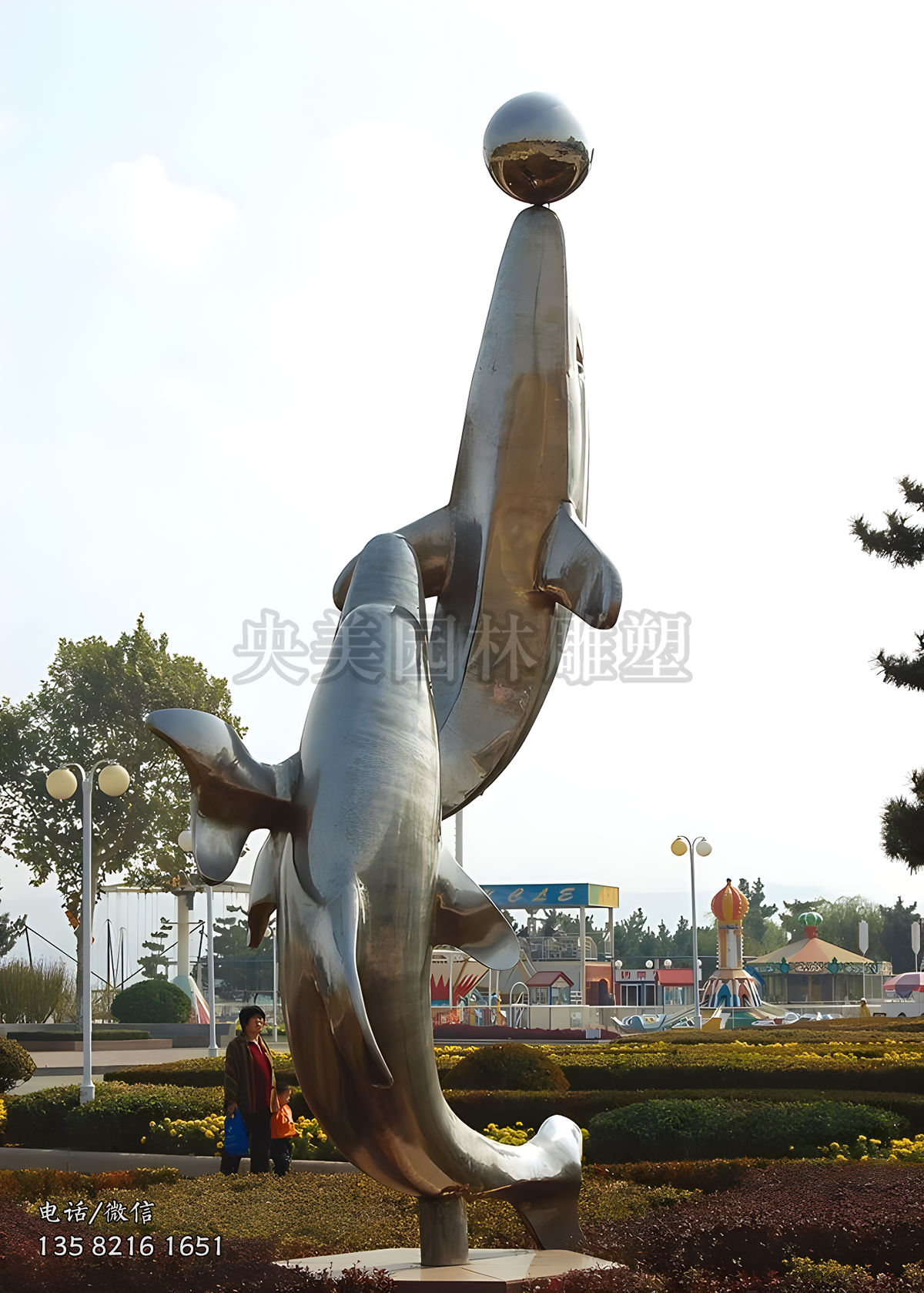 不锈钢顶球海豚雕塑