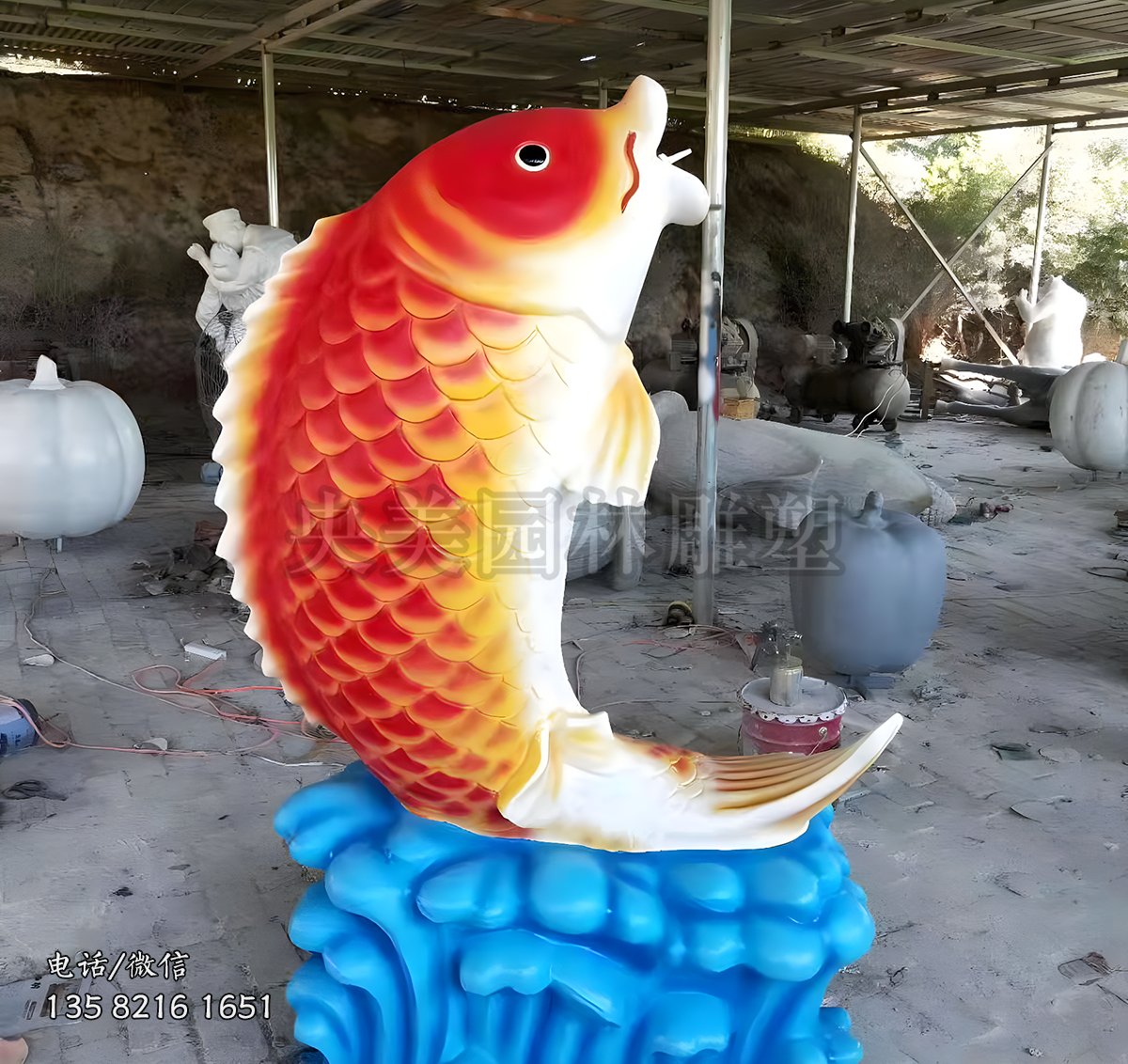 玻璃钢彩绘跃水鲤鱼雕塑摆件