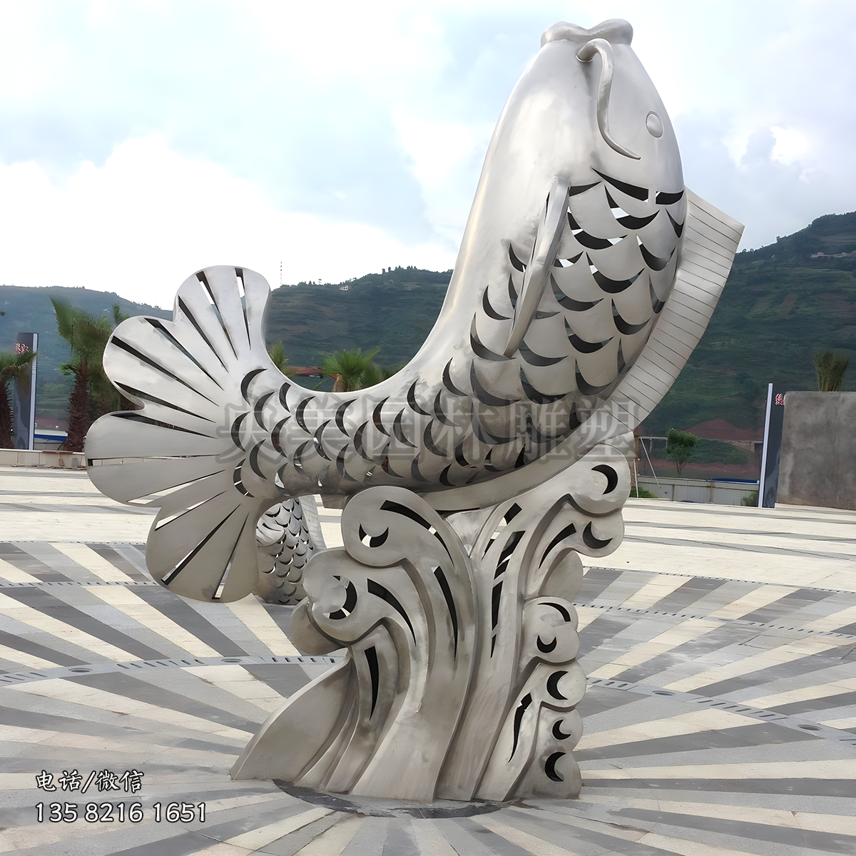 镂空不锈钢跃水鲤鱼景观雕塑