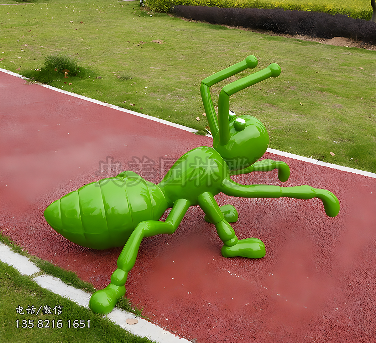 绿色玻璃钢蚂蚁雕塑
