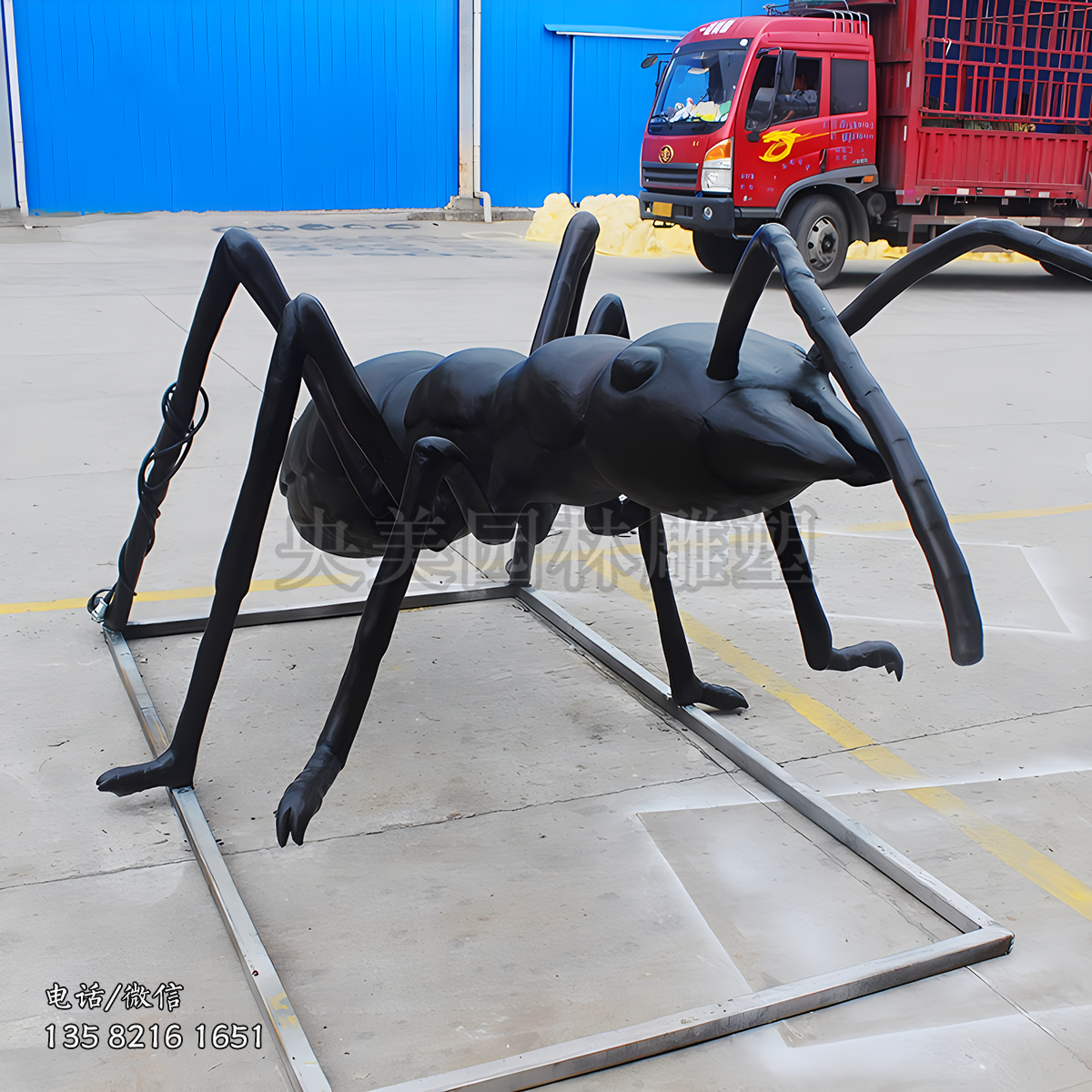 黑色大型玻璃钢蚂蚁雕塑