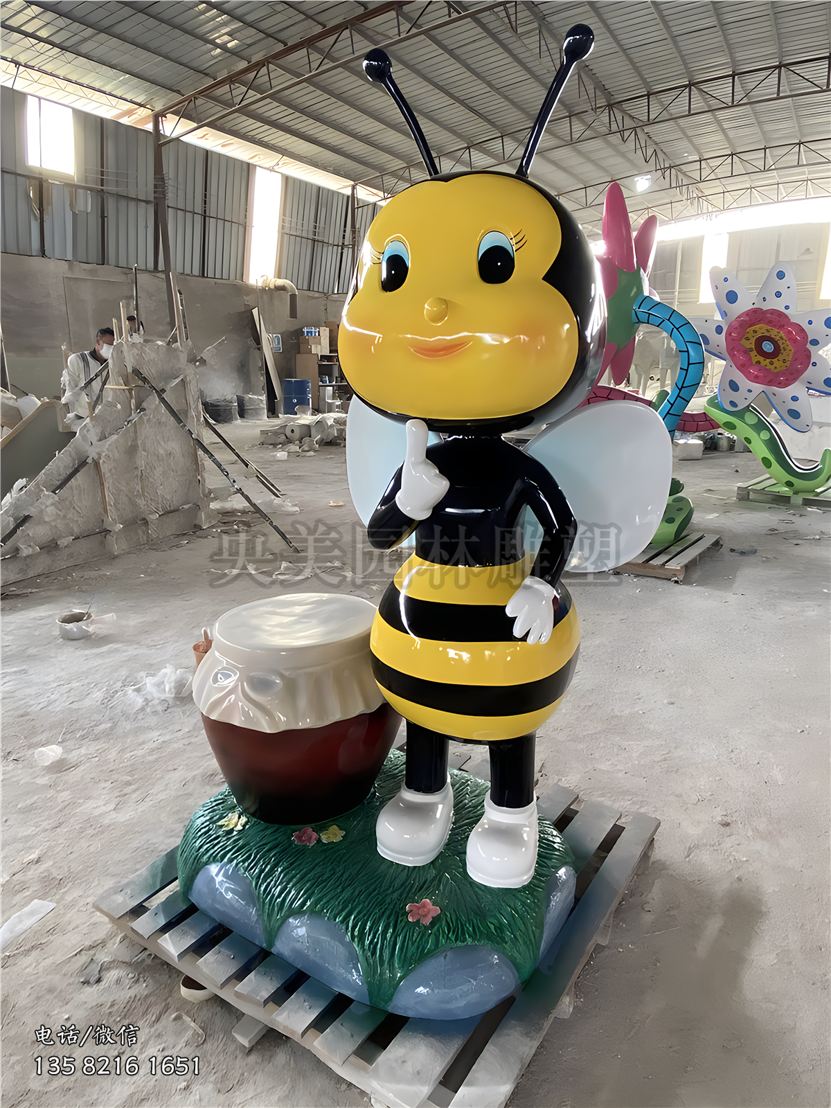 玻璃钢蜜蜂公仔