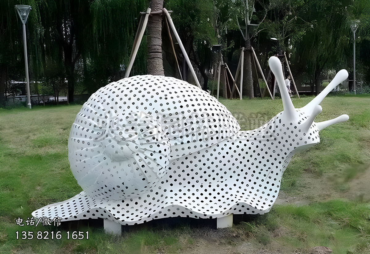 不锈钢镂空透光蜗牛雕塑摆件