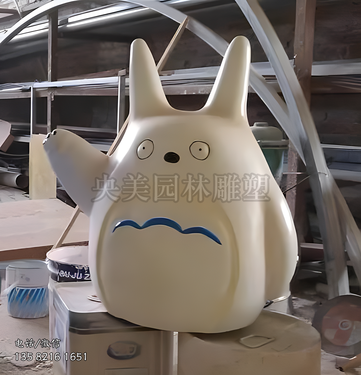 玻璃钢卡通龙猫雕塑