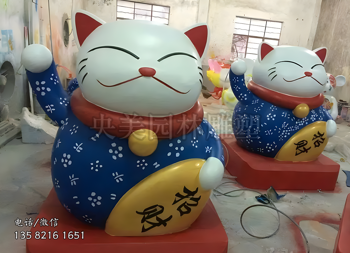 国风服饰招财猫雕塑