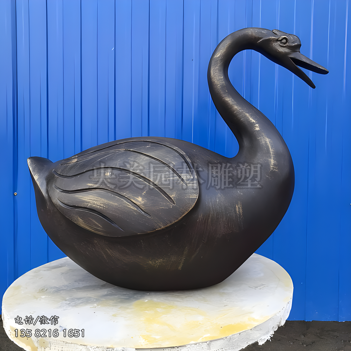 仿铜喷水天鹅玻璃钢雕塑