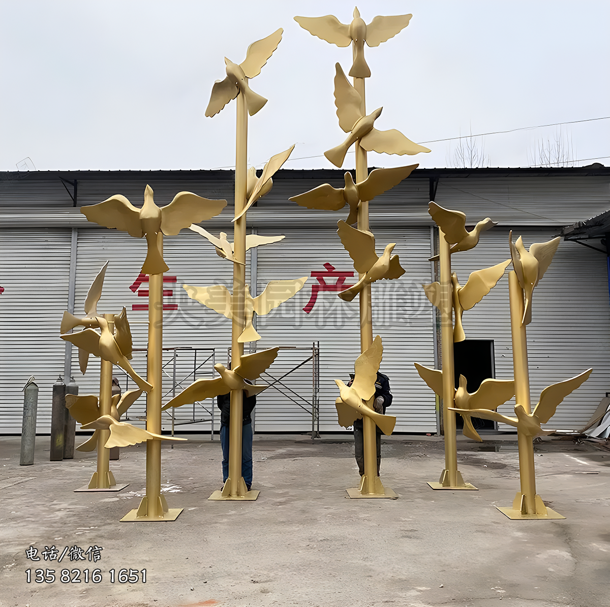 金色不锈钢鸽子群雕塑