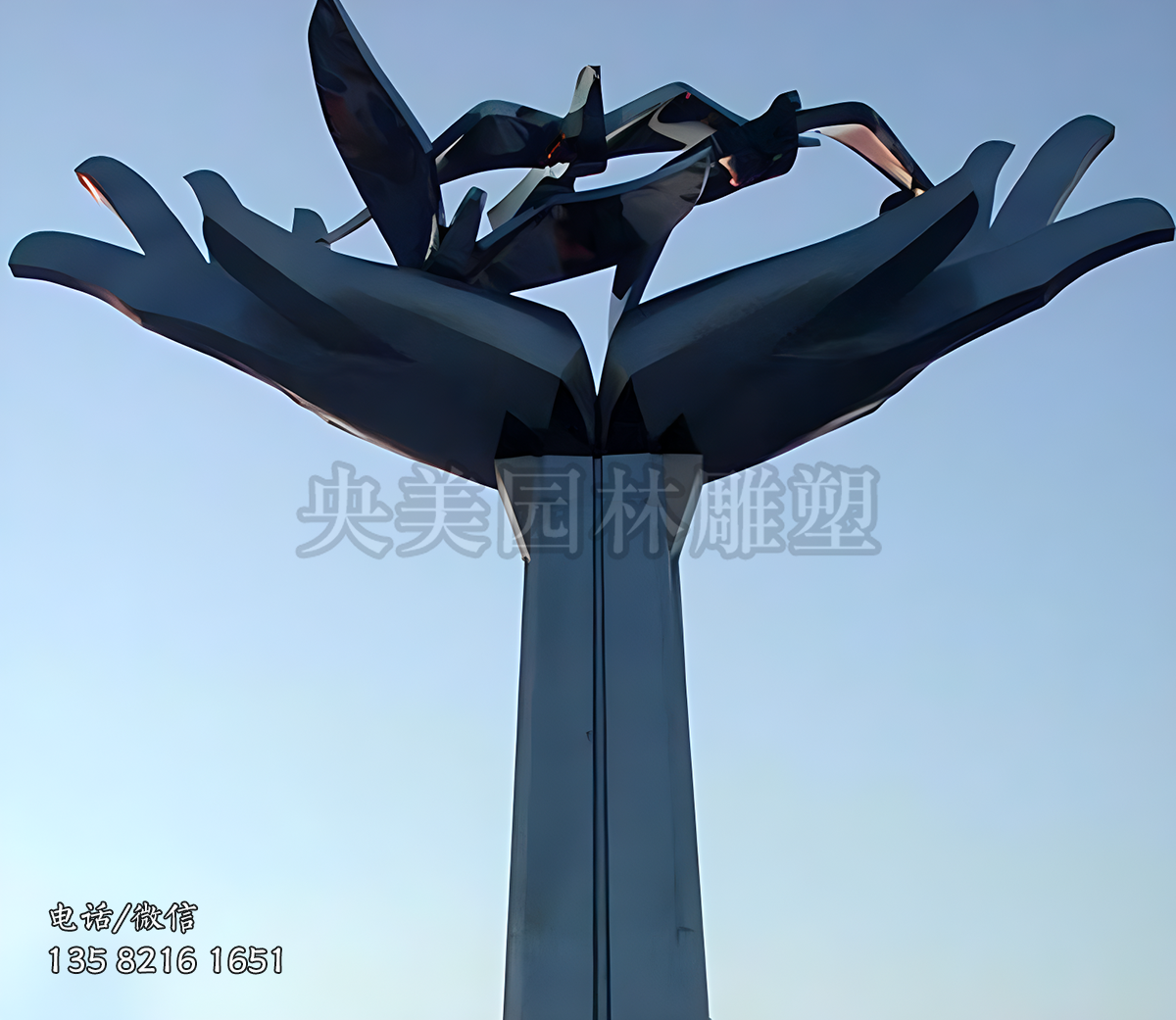 双手托举鸽子的不锈钢景观雕塑