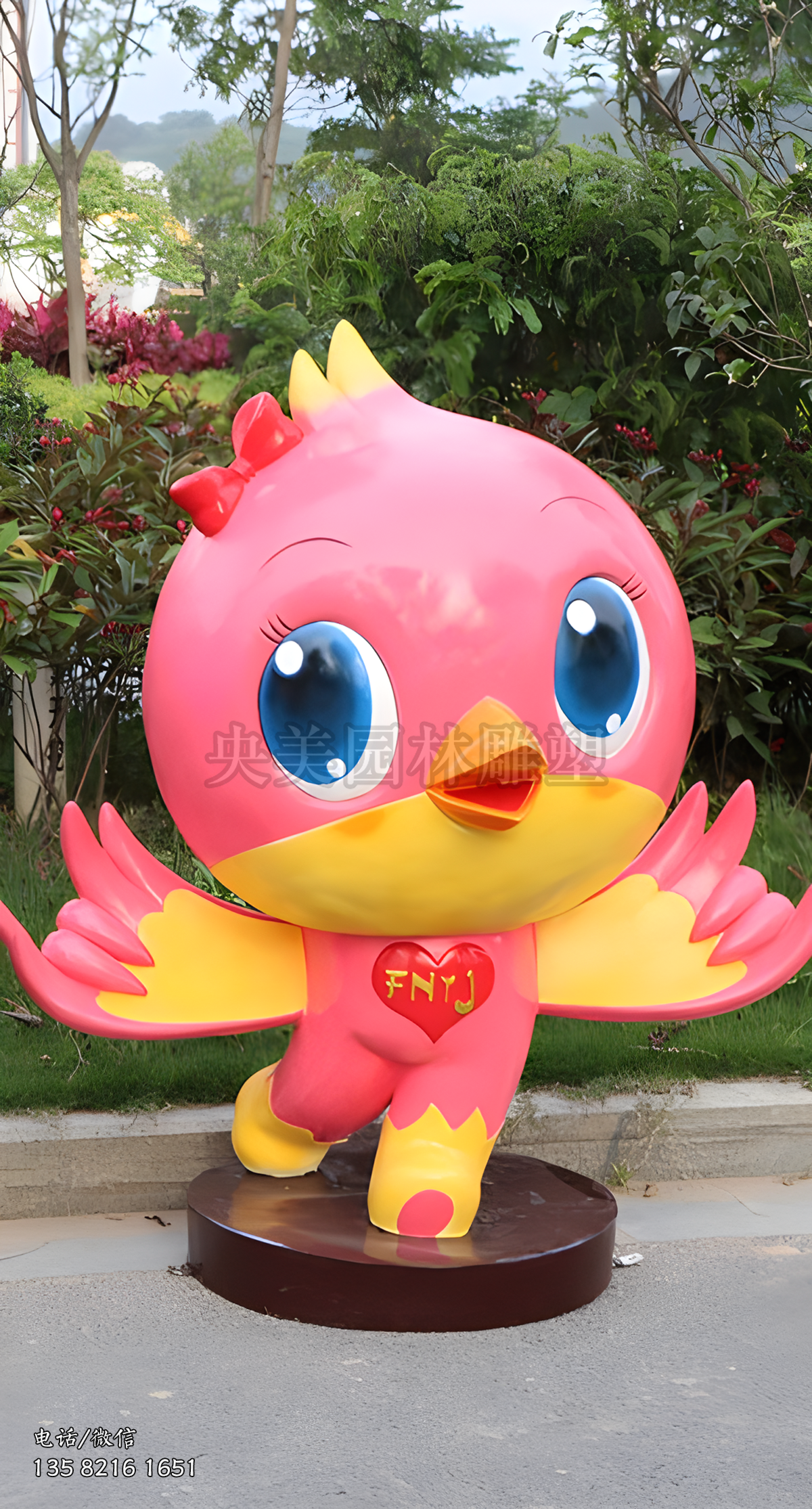 红色（女）卡通鸽子公仔雕塑