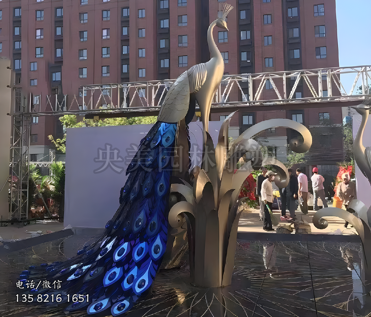 不锈钢孔雀造型景观雕塑