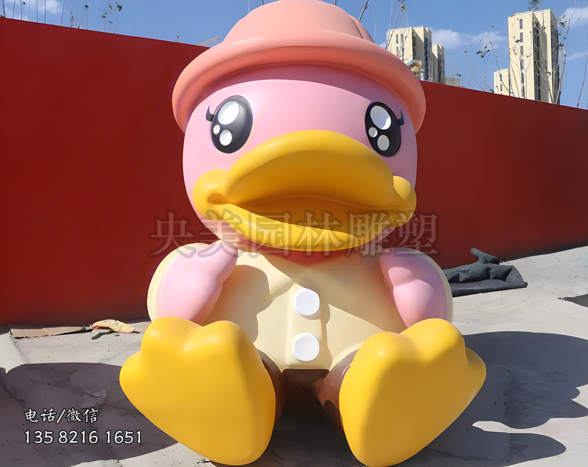 坐地上的卡通鸭子公仔雕塑