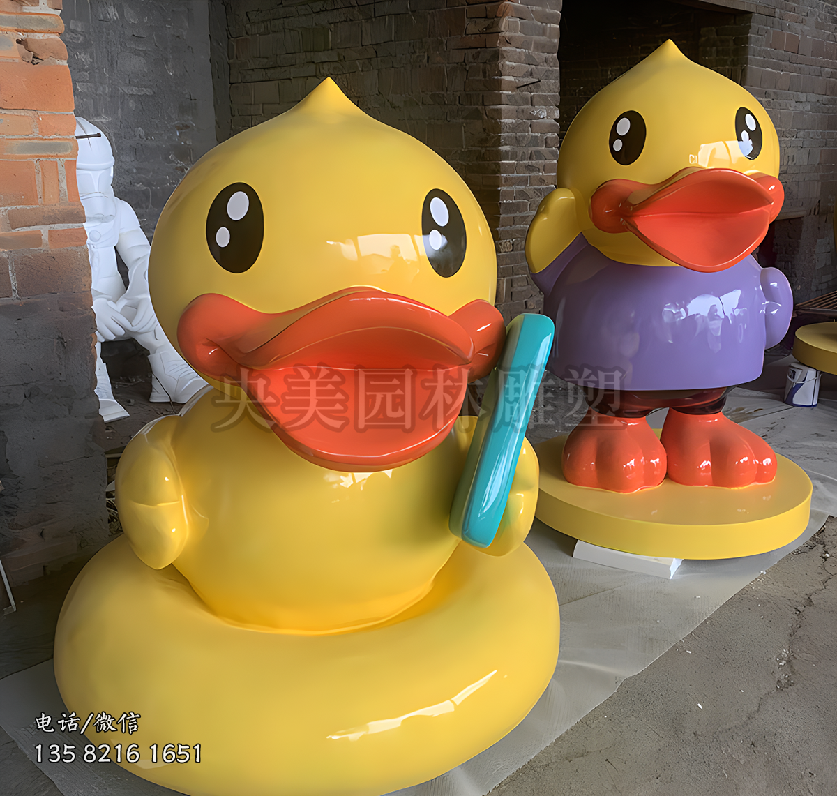 玻璃钢小黄鸭雕塑摆件