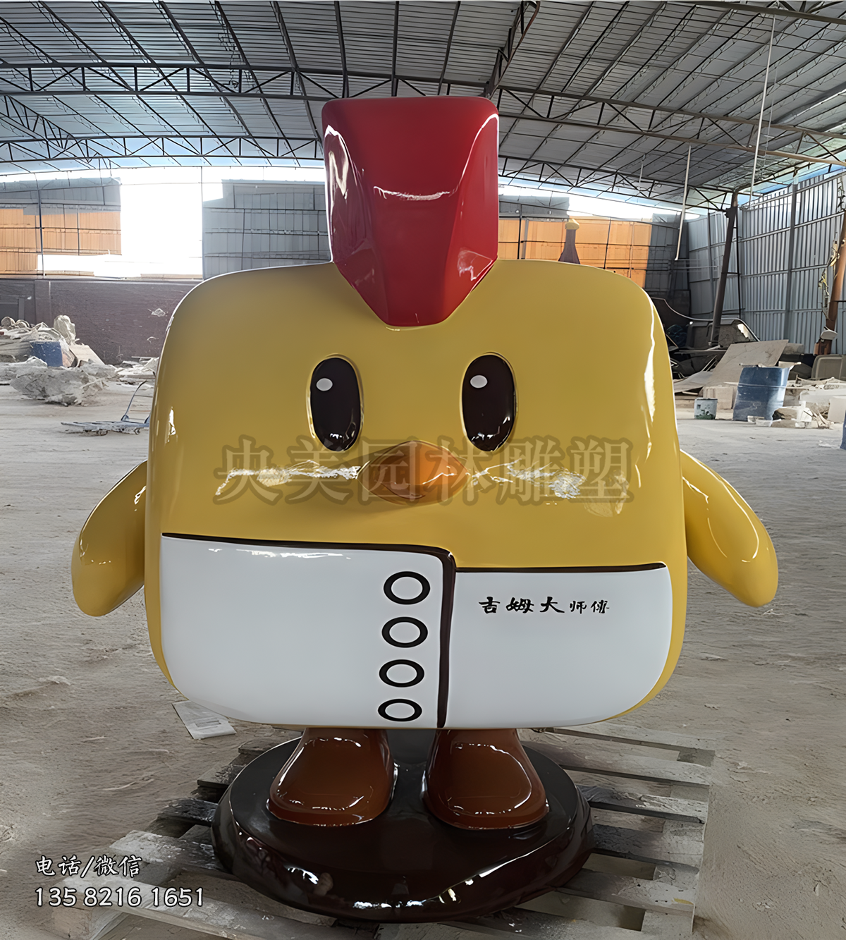 方块型卡通鸡雕塑