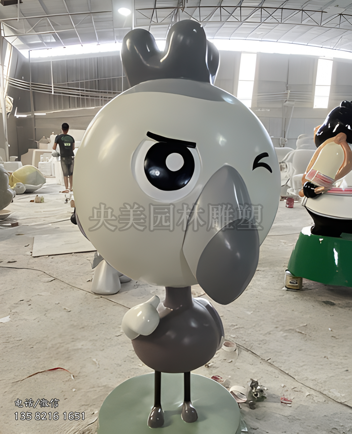 卡通小鸡（鹦鹉？）雕塑