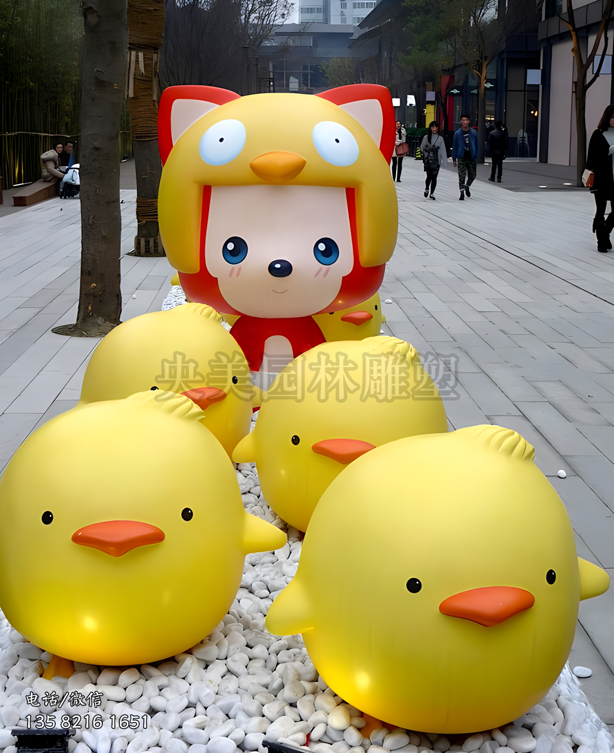 球型卡通小鸡仔雕塑