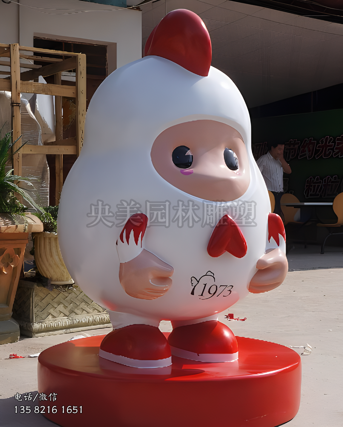 可爱的卡通小鸡ip雕塑
