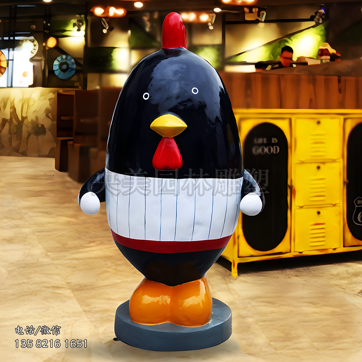 黑色椭圆形卡通鸡雕塑