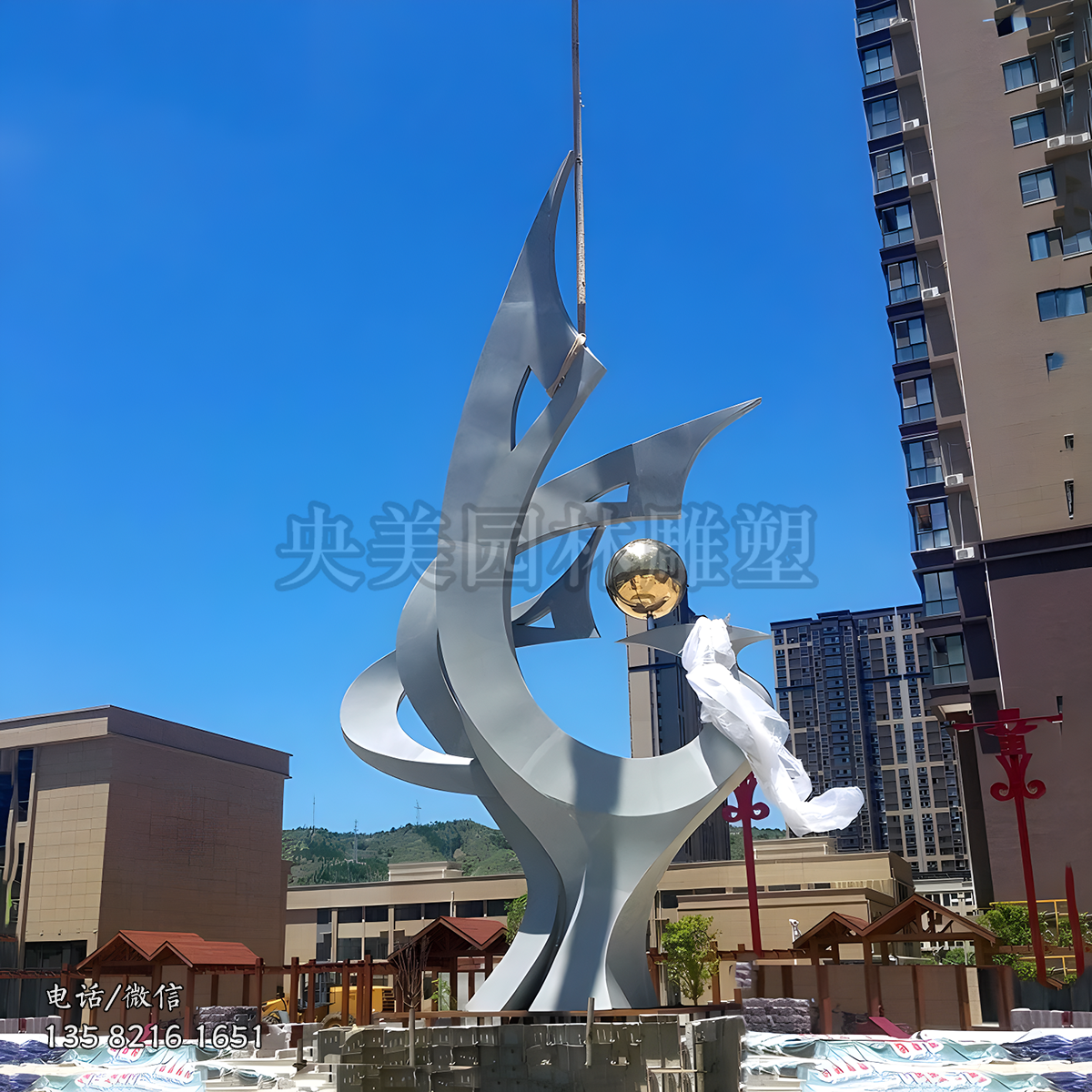 银色不锈钢抽象凤凰雕塑