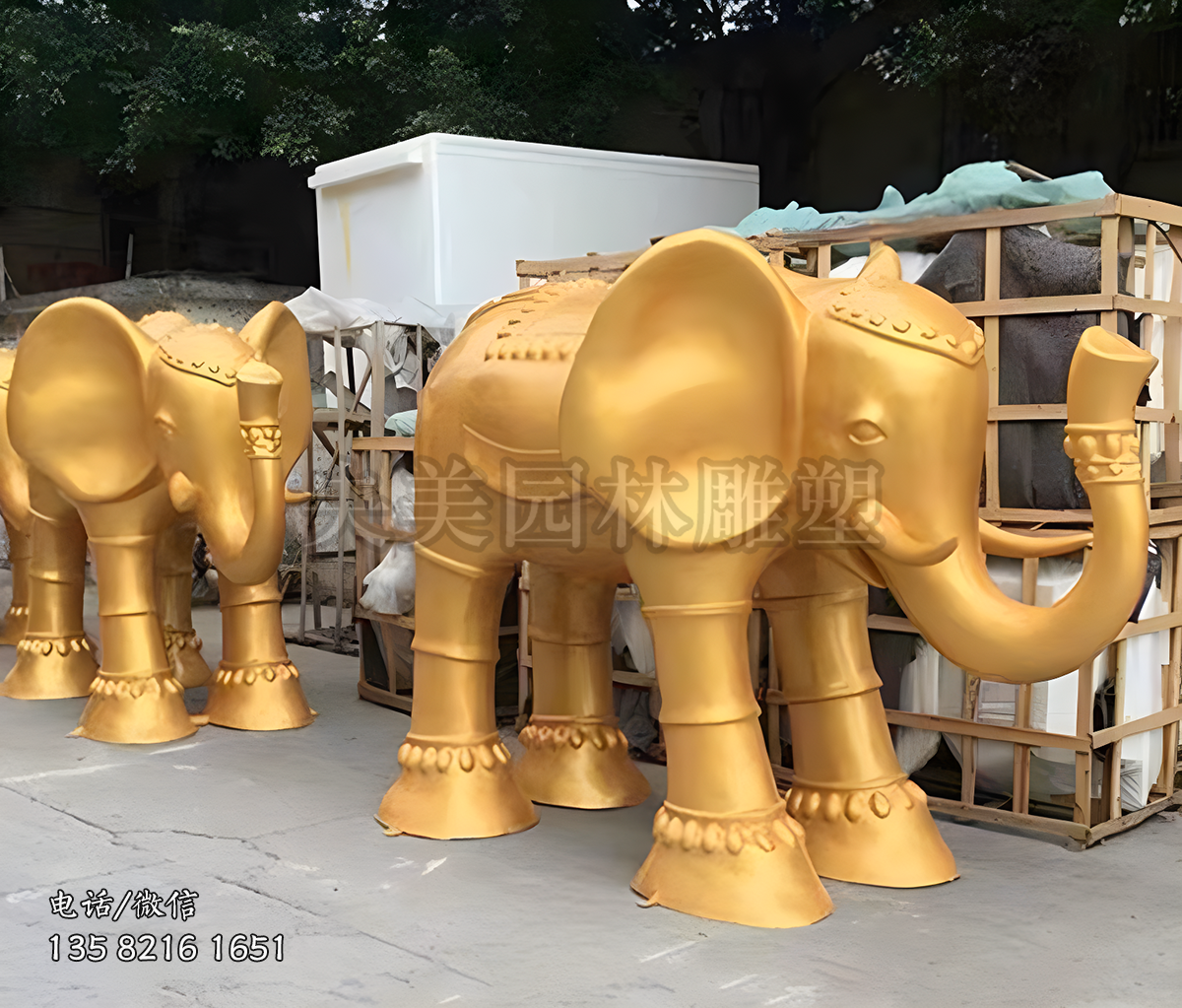 泰式大象玻璃钢漆金雕塑