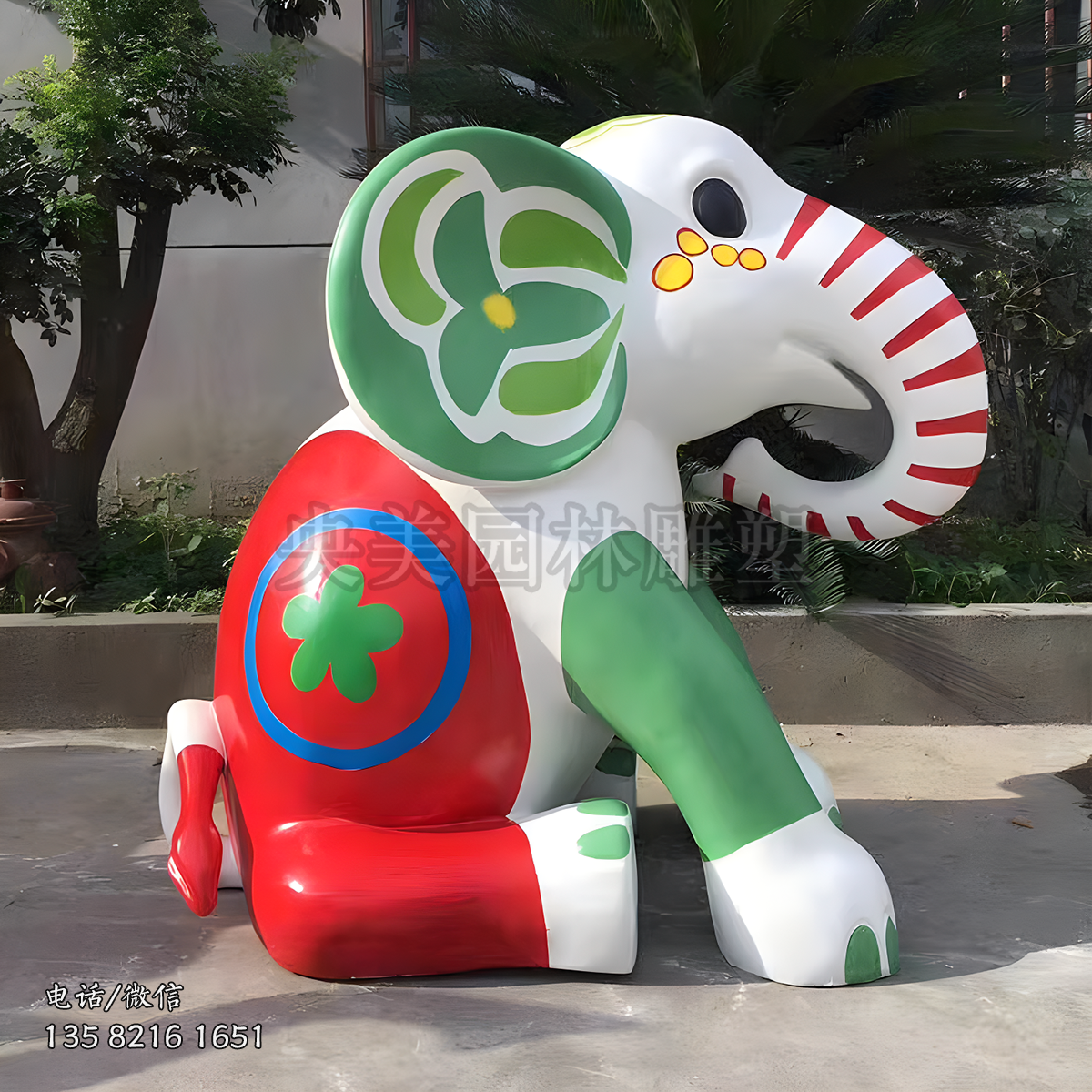 玻璃钢彩绘坐着的大象雕塑