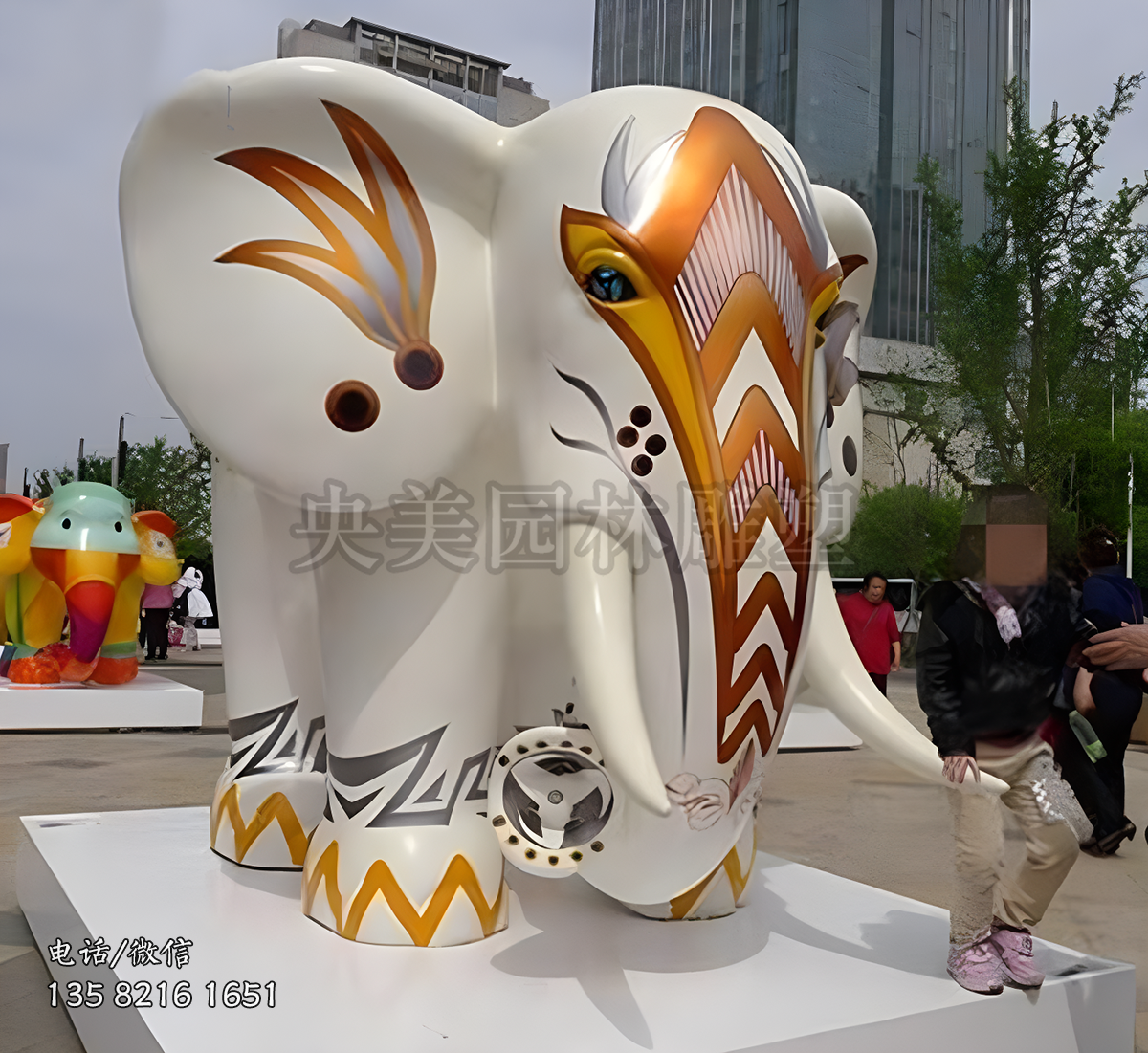 玻璃钢彩绘大型户外景观大象雕塑