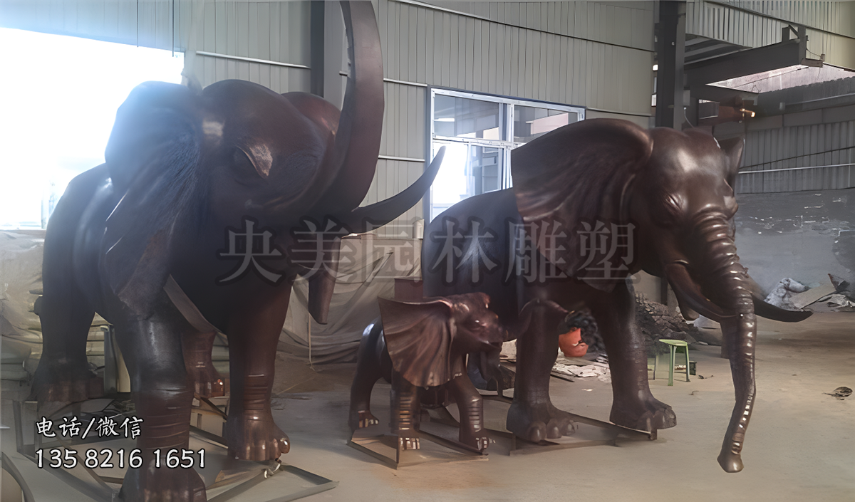 一家三口铜雕景观大象雕塑