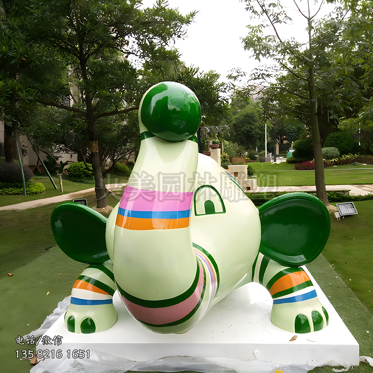 爬地上的玻璃钢卡通大象雕塑