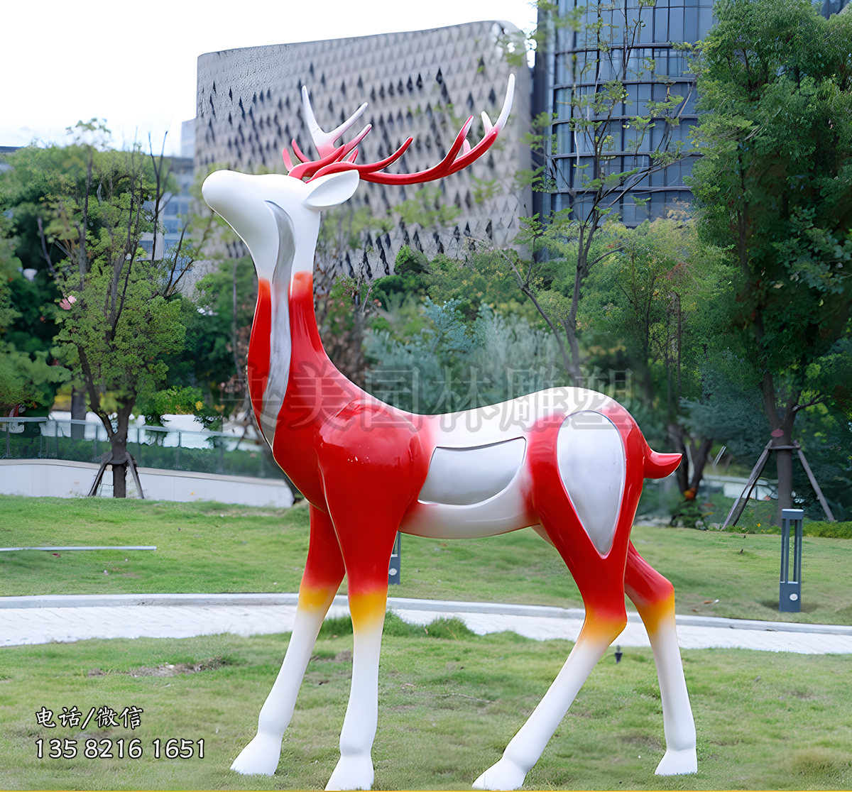 玻璃钢彩绘景观梅花鹿雕塑