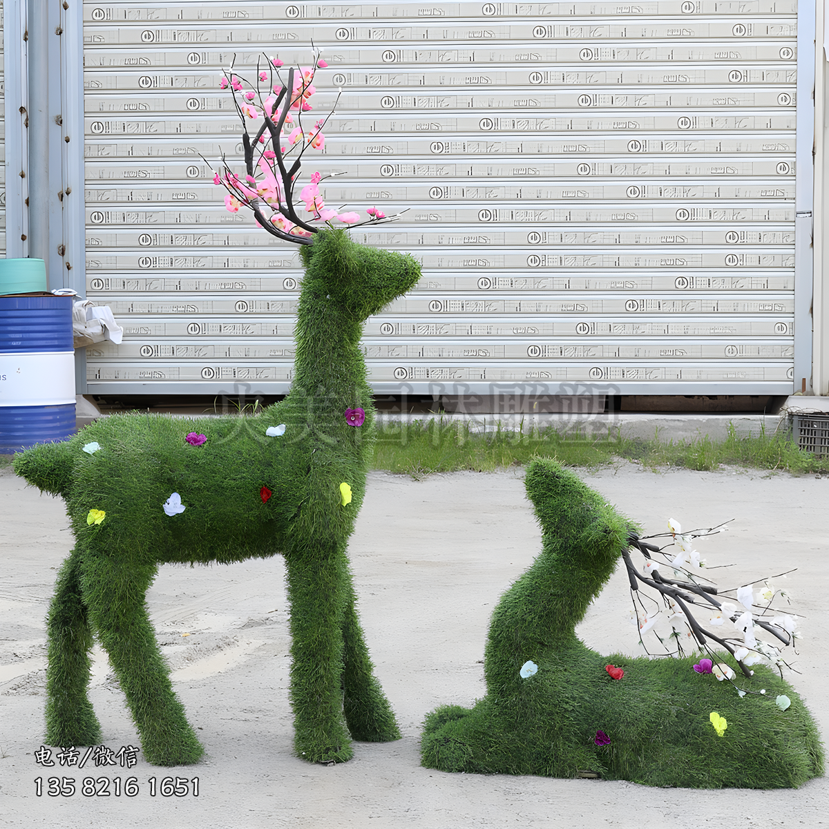 玻璃钢草皮植绒梅花鹿雕塑