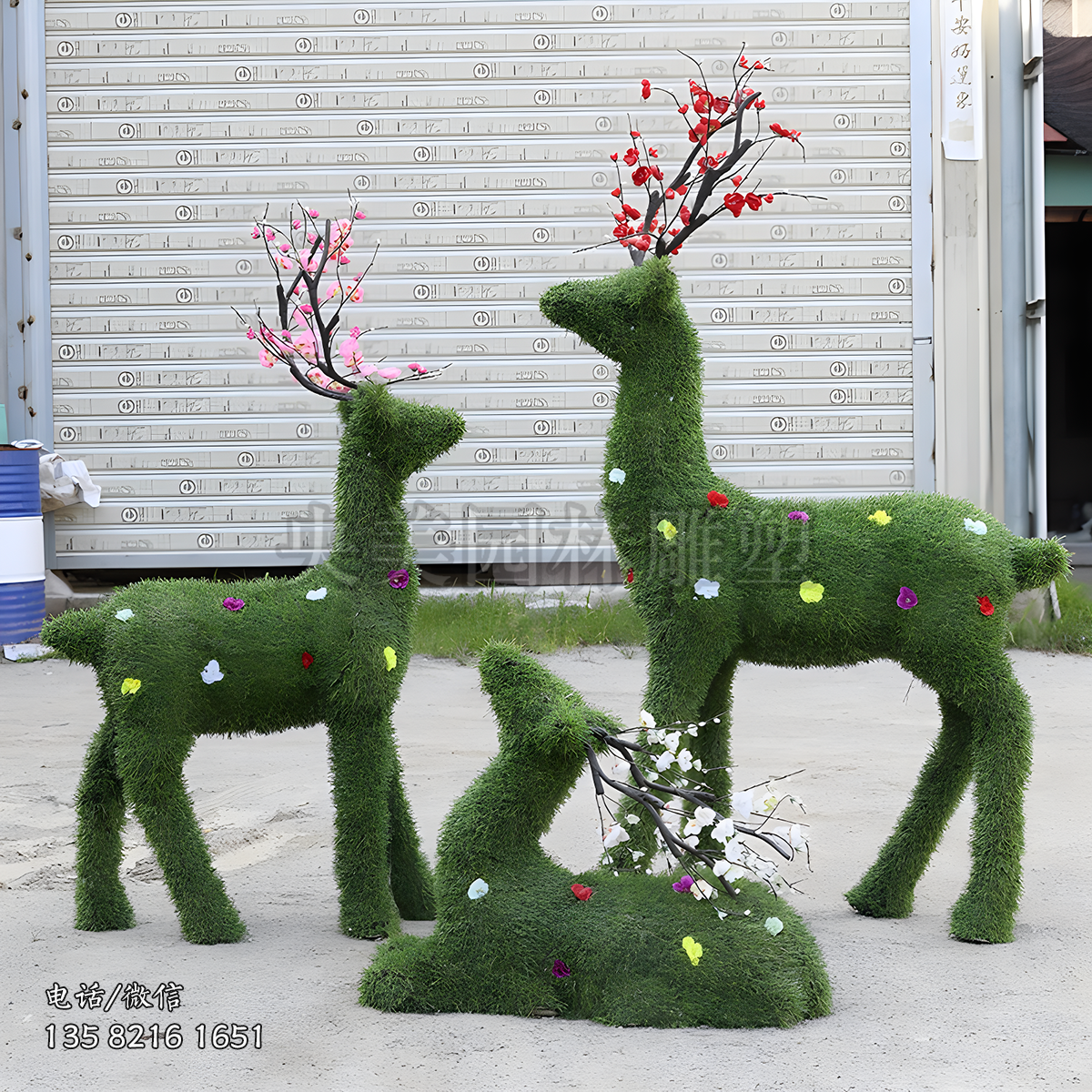 玻璃钢草皮绿植梅花鹿雕塑