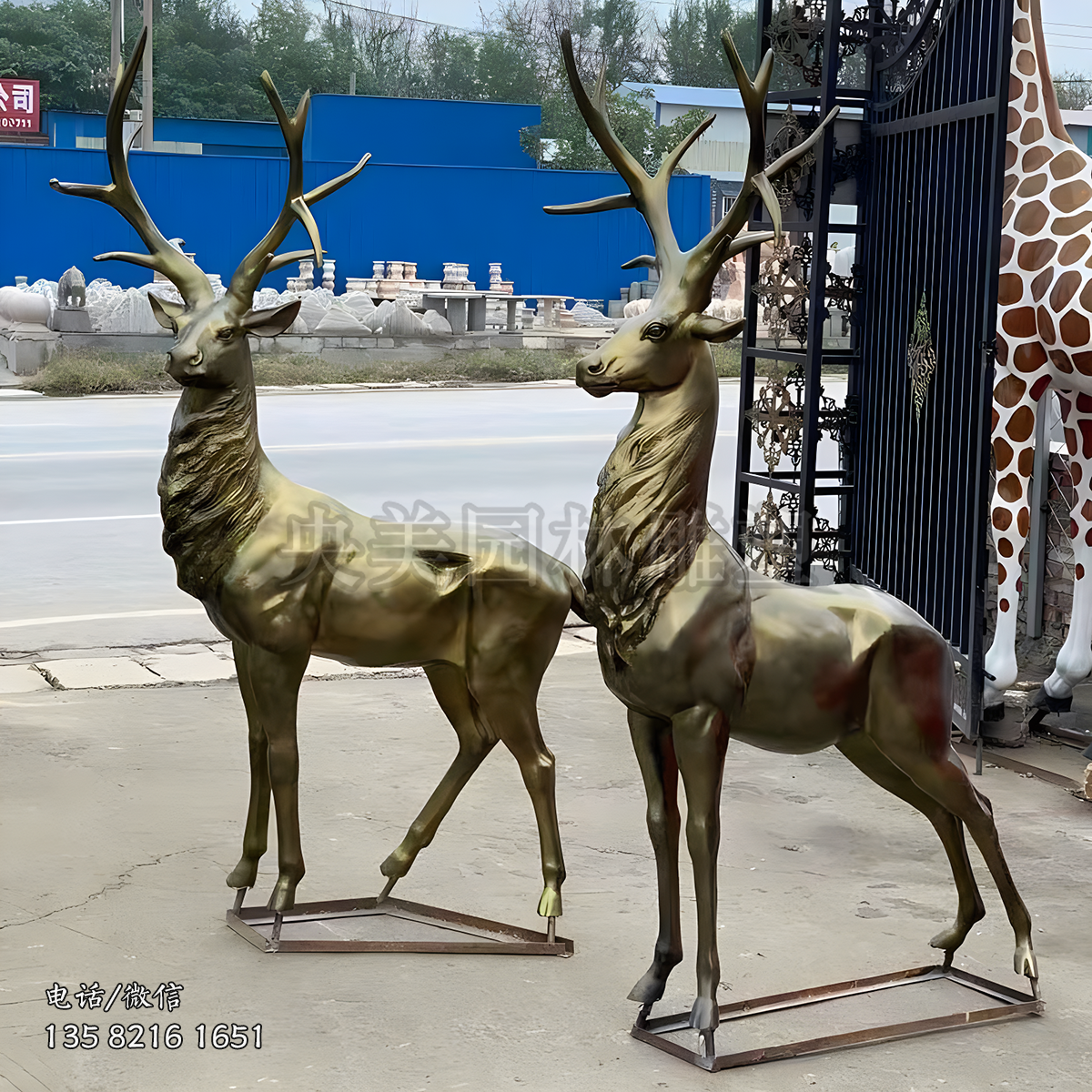 黄铜色玻璃钢仿铜梅花鹿雕塑