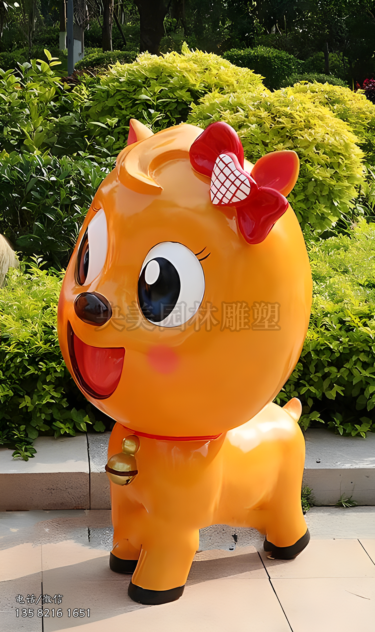 头戴蝴蝶结悬挂铃铛的可爱卡通小鹿雕塑