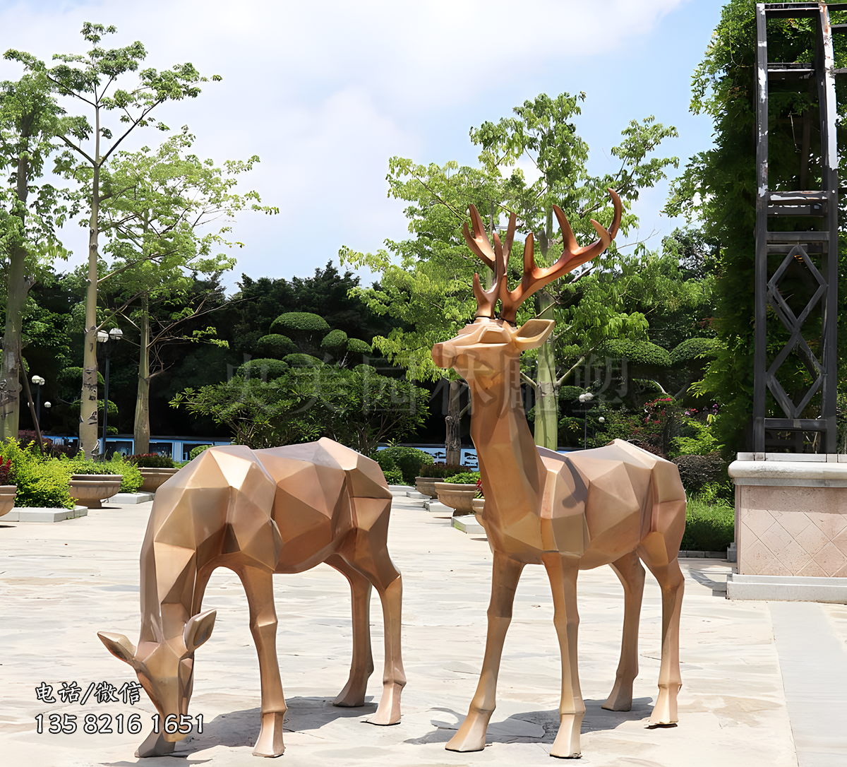 铜色几何块面鹿雕塑