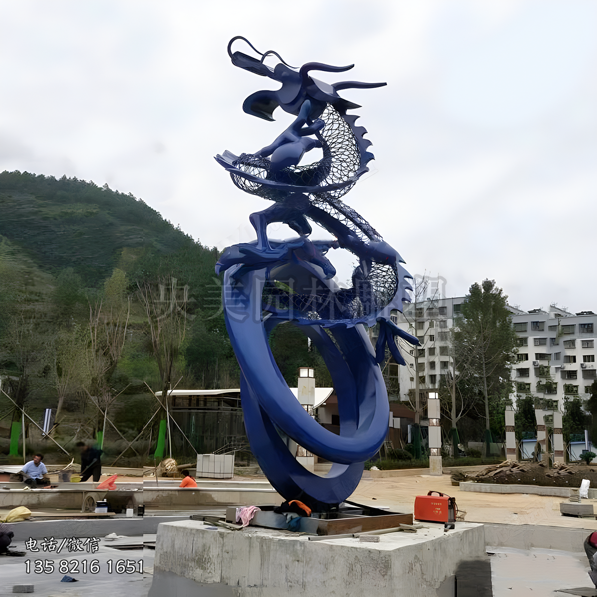 不锈钢抽象龙型雕塑