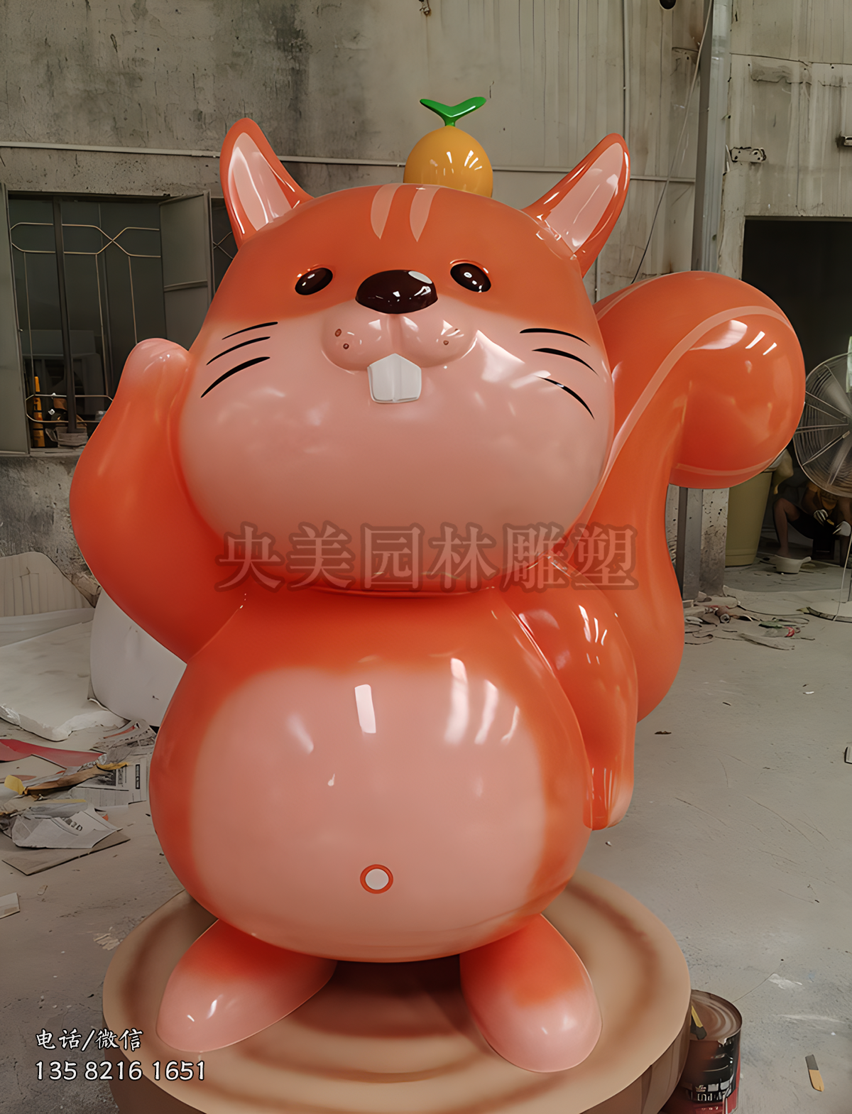 玻璃钢卡通松鼠雕塑摆件
