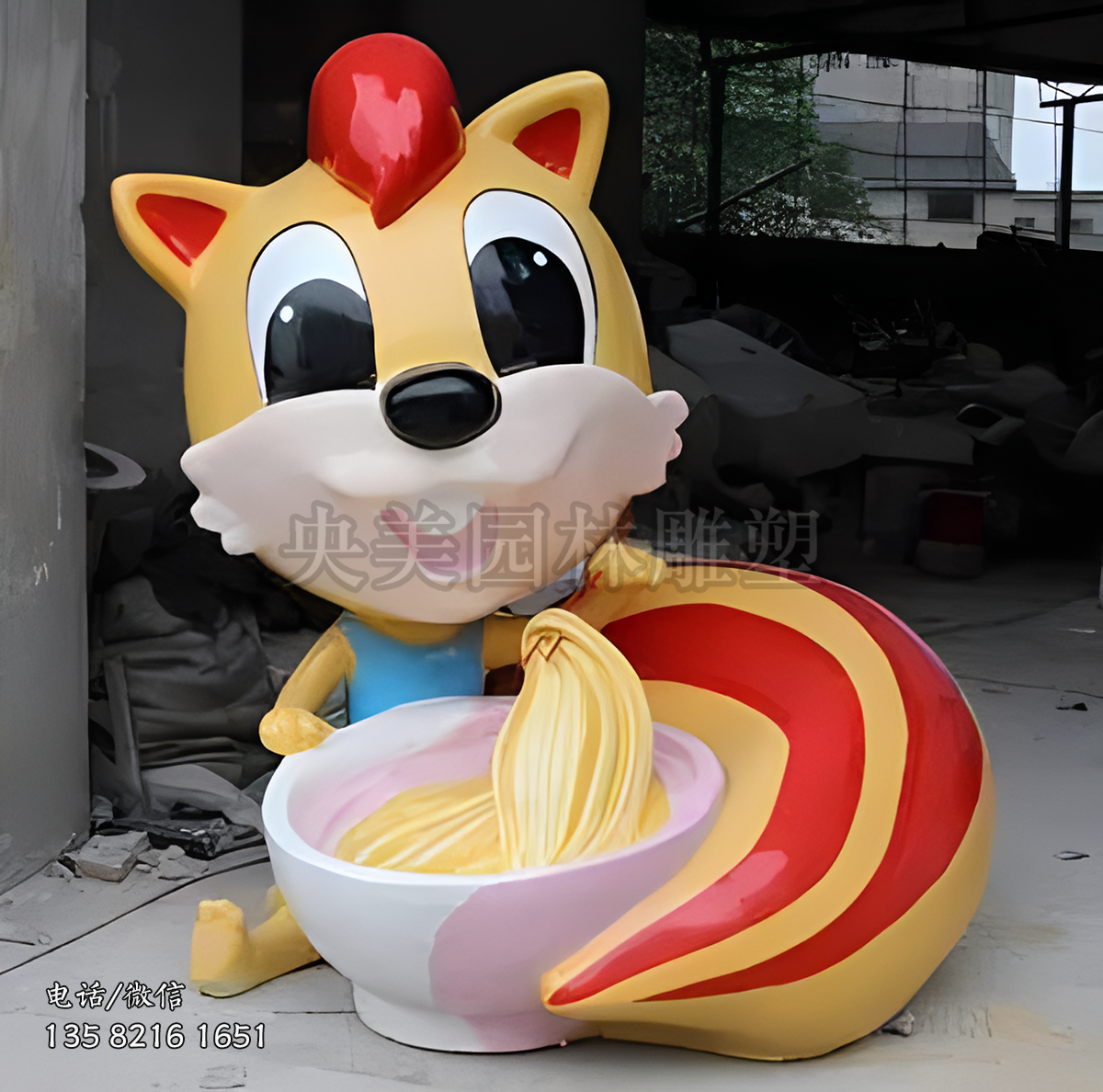 玻璃钢彩绘卡通动漫松鼠雕塑