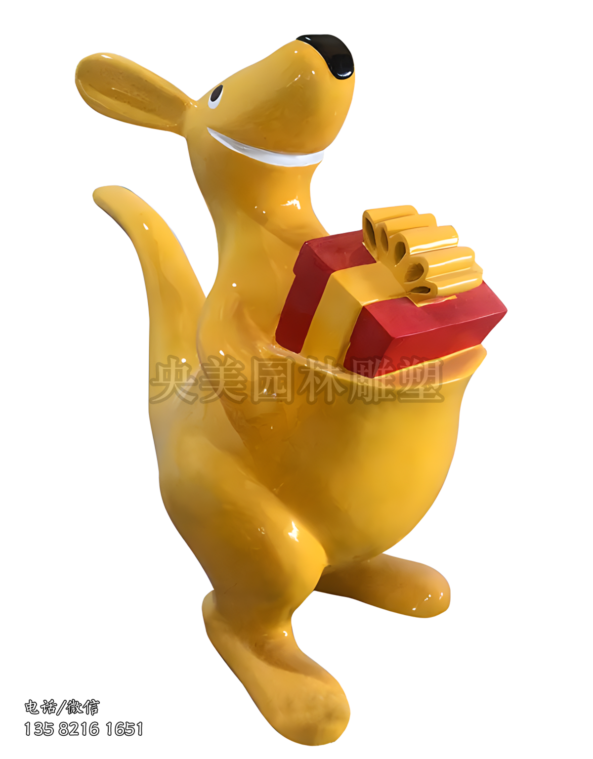 袋子里装礼品的卡通袋鼠雕塑
