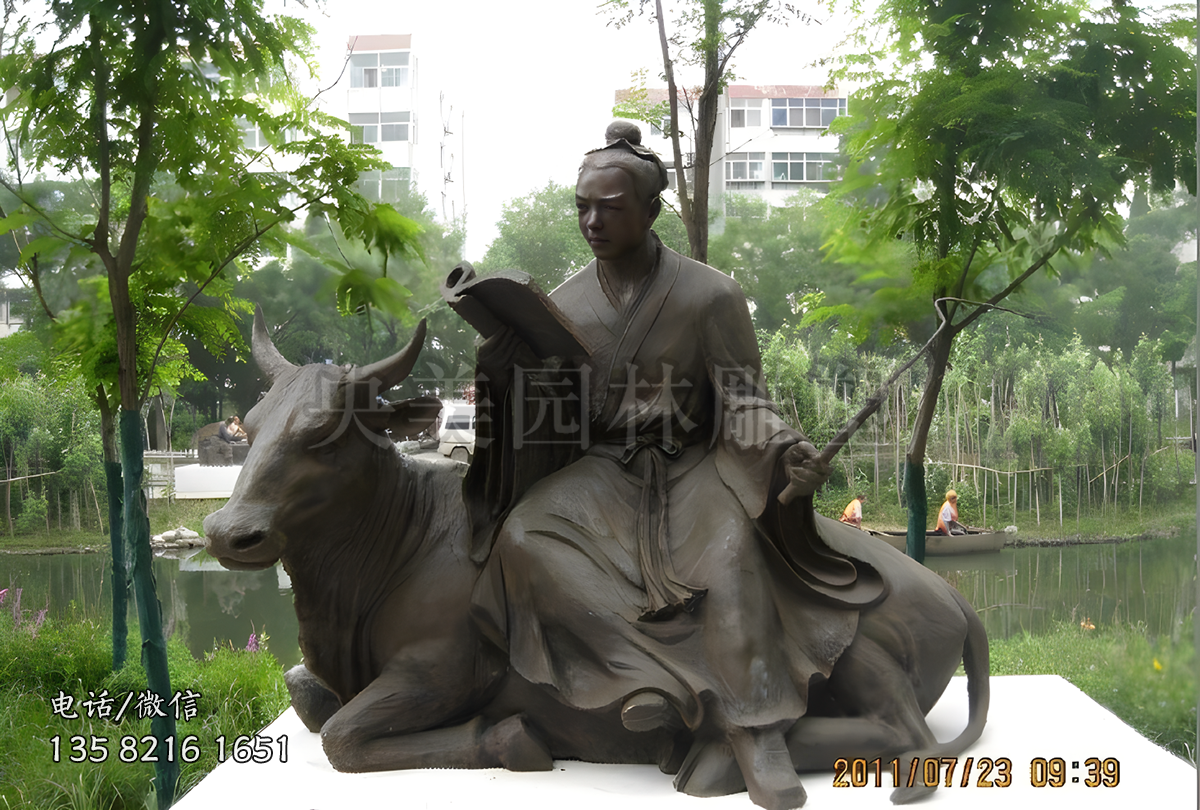 古代书生和牛铸铜雕塑