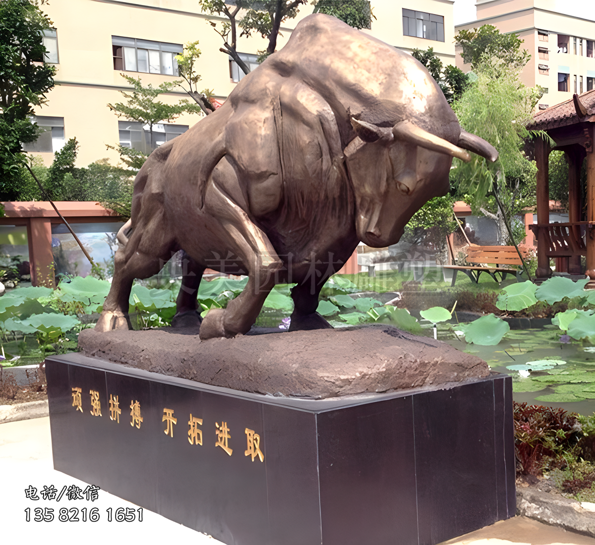 拼搏进取开拓牛雕塑