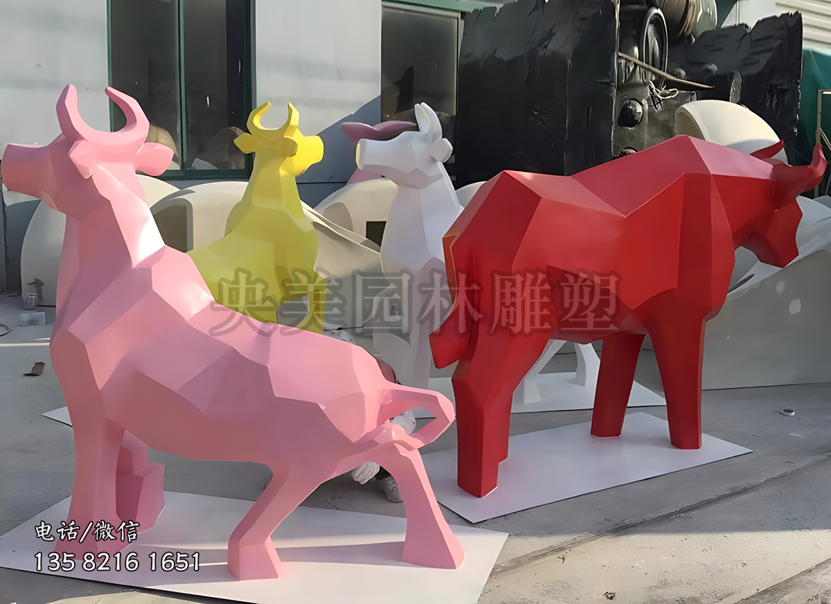 抽象玻璃钢切面牛雕塑