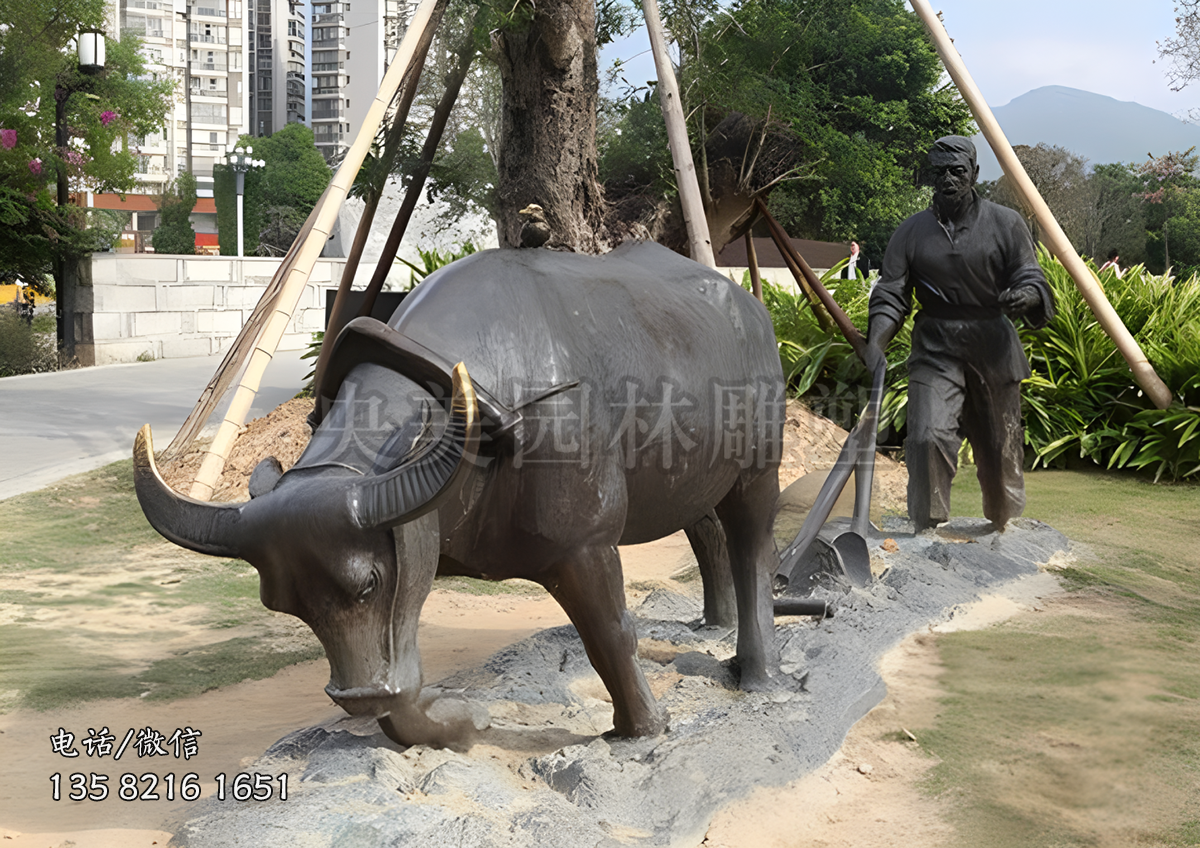 铸铜耕地牛情景雕塑