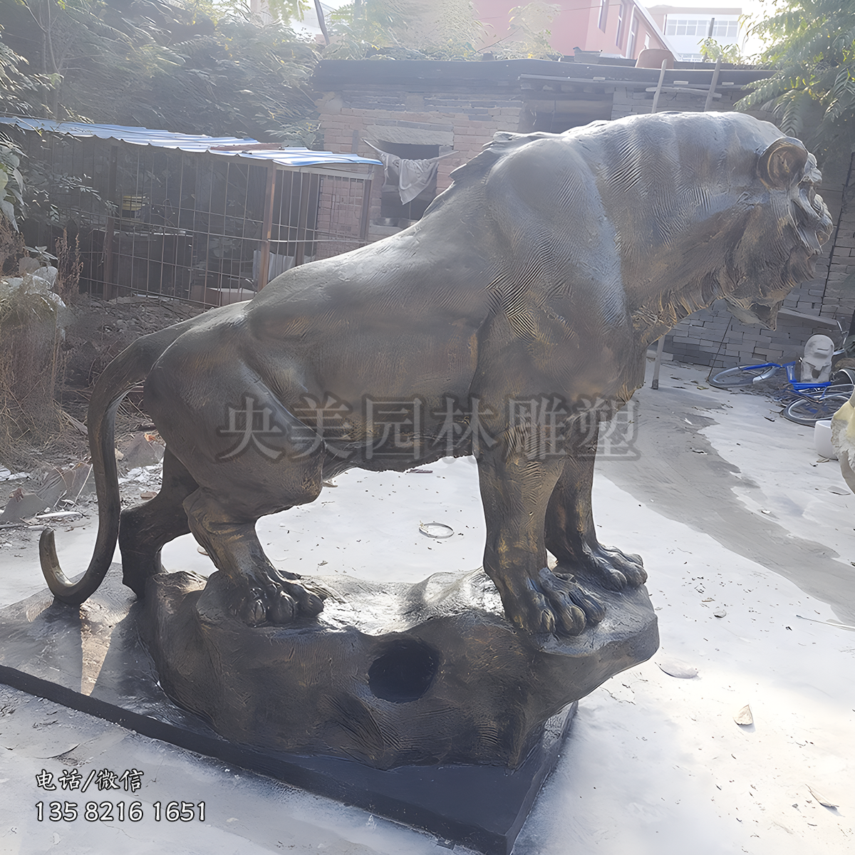 玻璃钢仿铜登高老虎雕塑