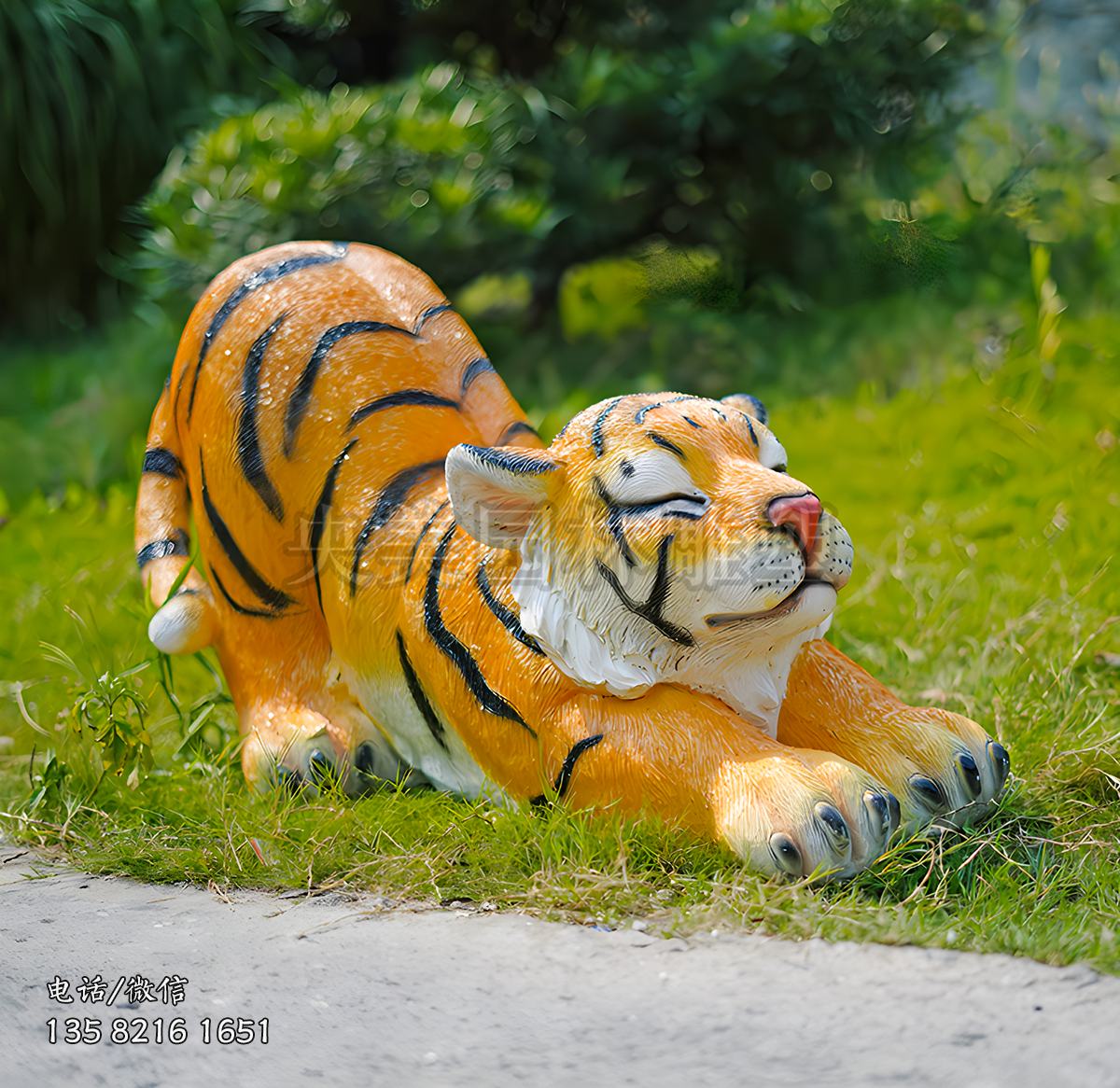 伸懒腰的仿真小老虎雕塑