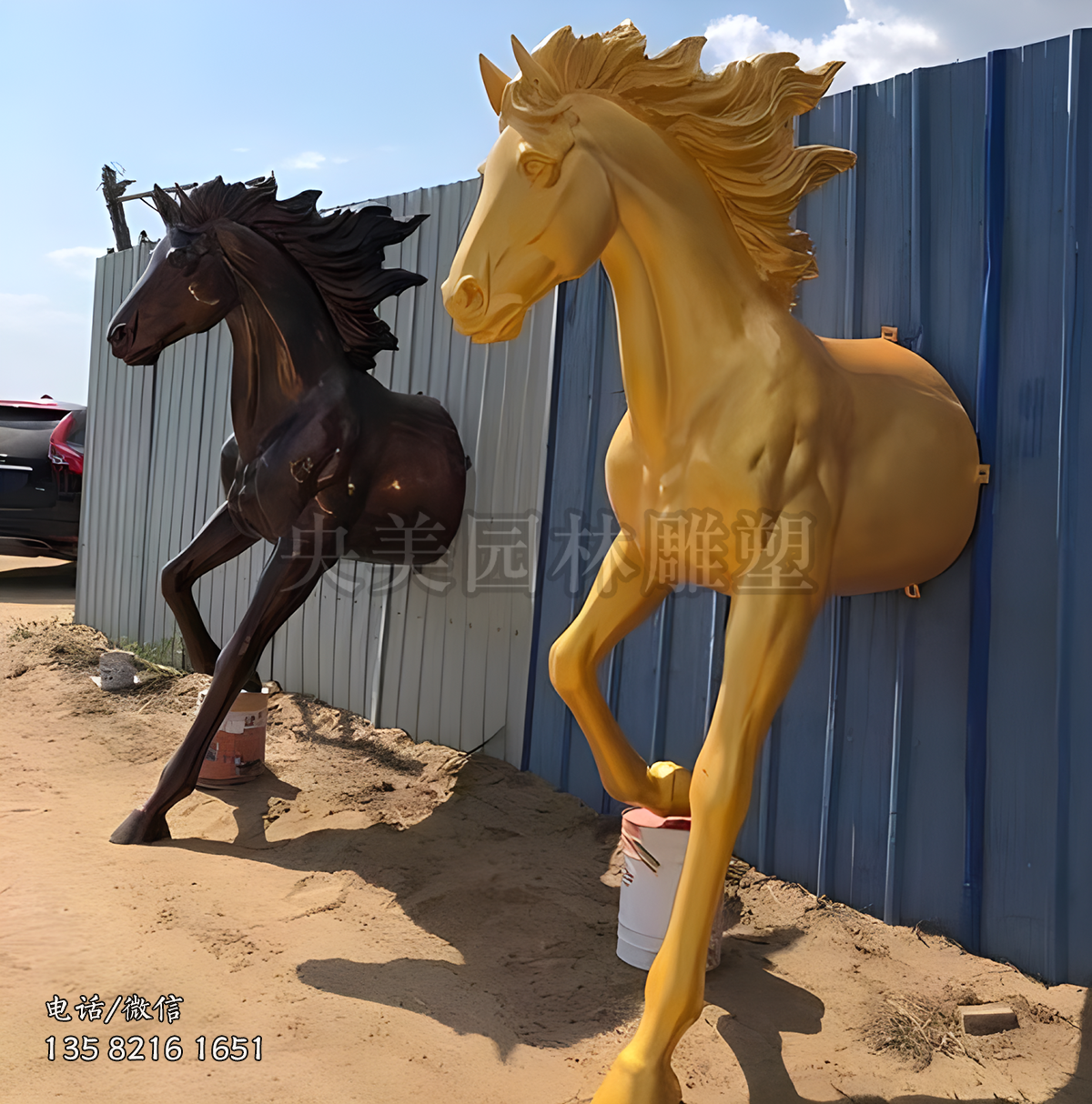 玻璃钢喷漆穿墙马雕塑