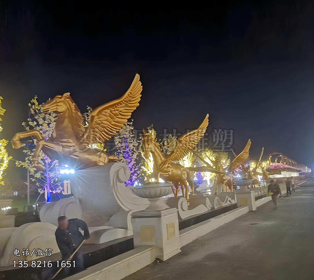 玻璃钢漆金飞马雕塑