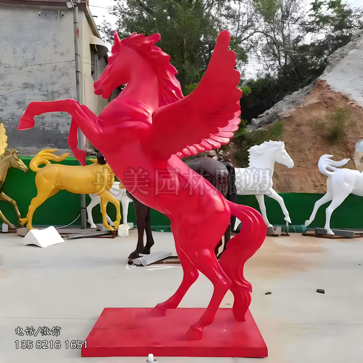 红色玻璃钢飞马雕塑