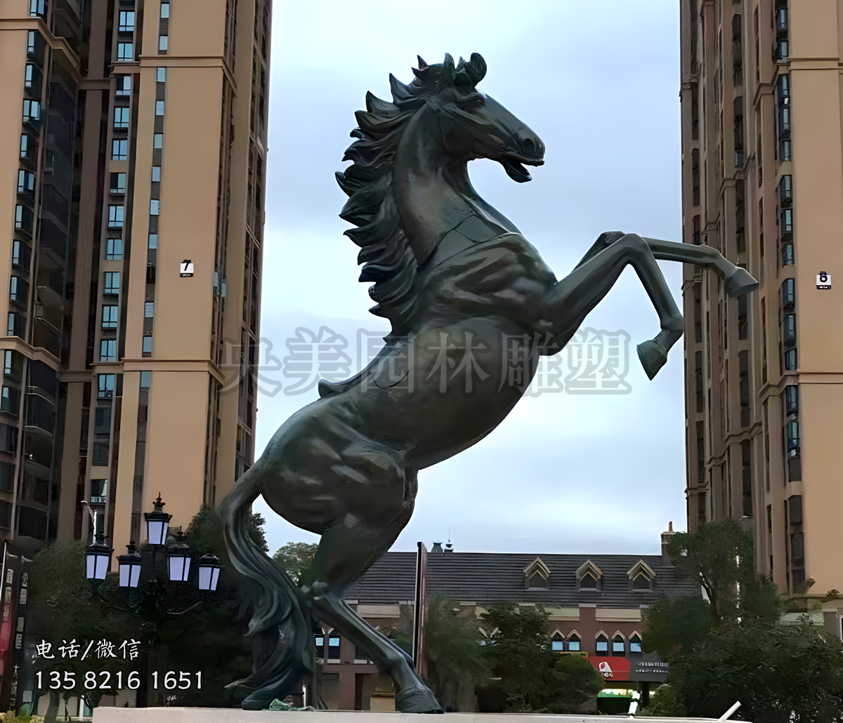 青铜铸造马儿景观雕塑