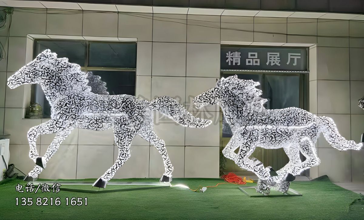 不锈钢网格发光马雕塑