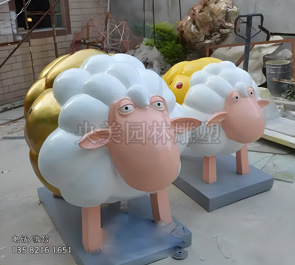 玻璃钢卡通造型肖恩羊雕塑