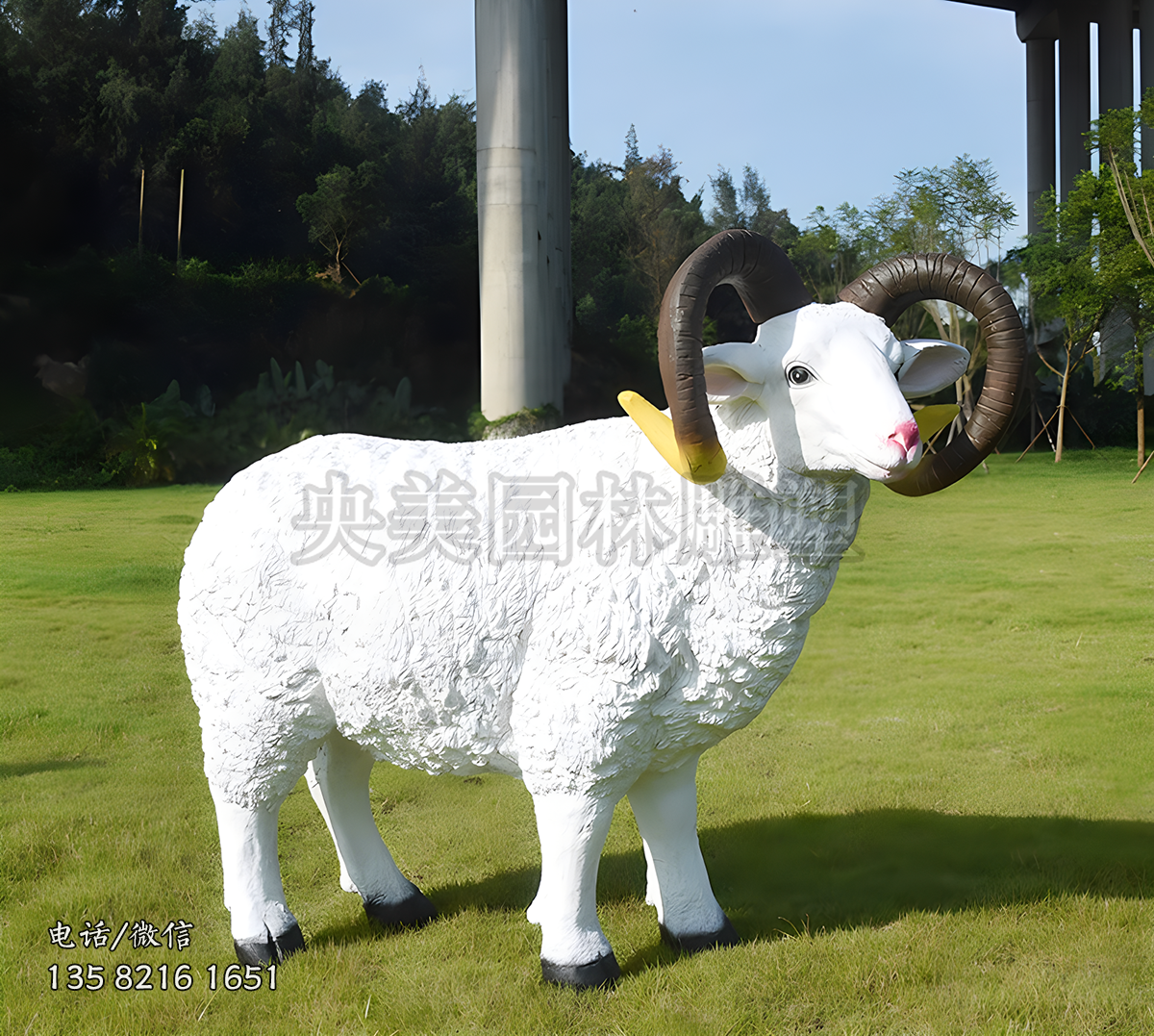 玻璃钢仿真山羊雕塑